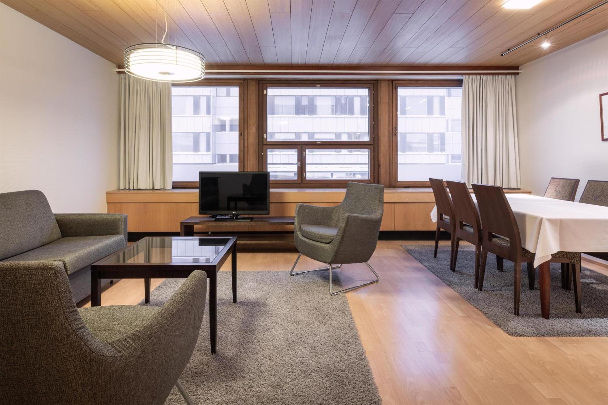 Suite,1742650206:JPEG